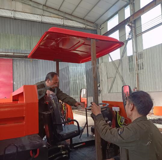 礦山自卸四輪車